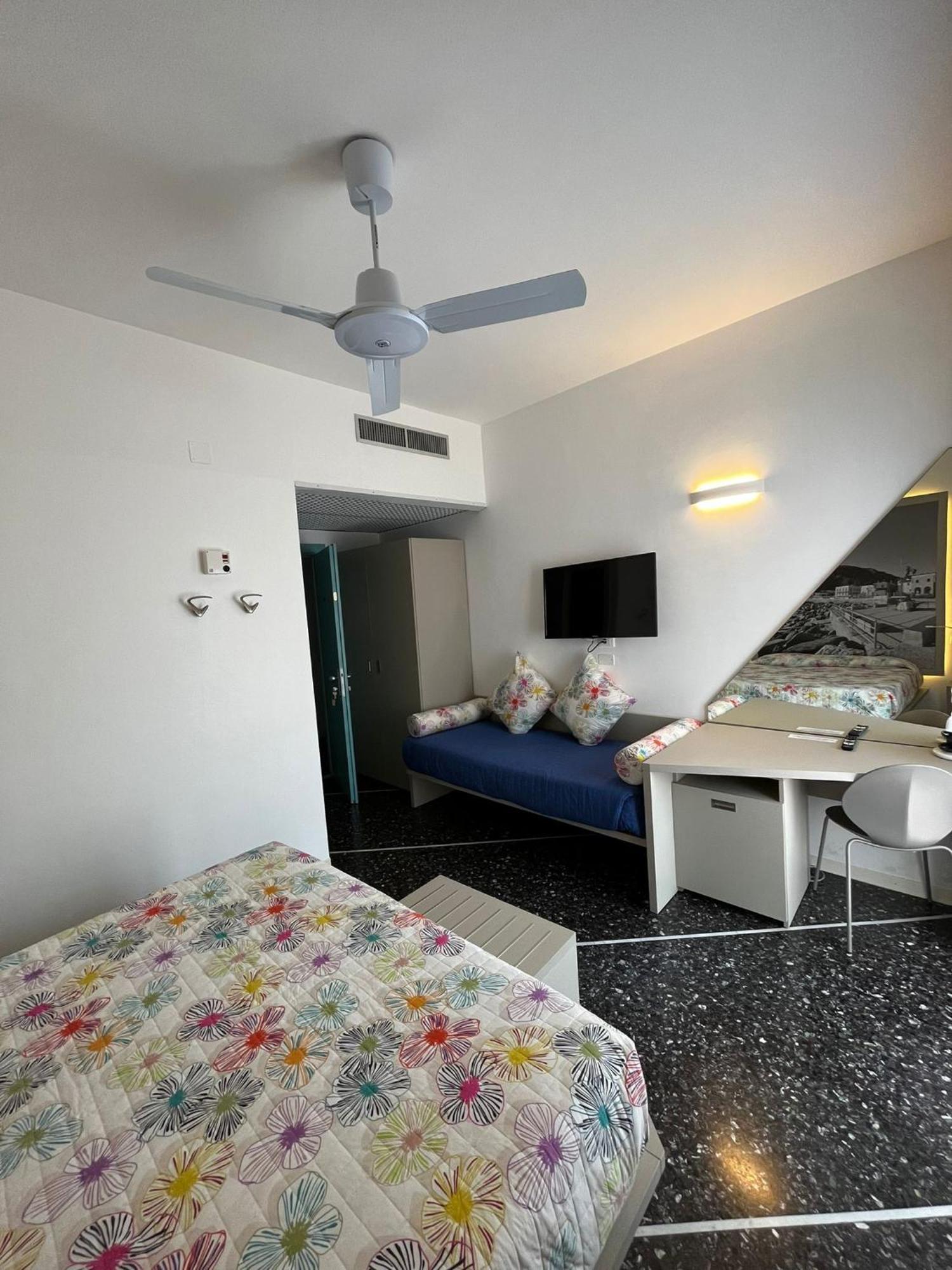 Hotel Al Capo Varigotti Bagian luar foto
