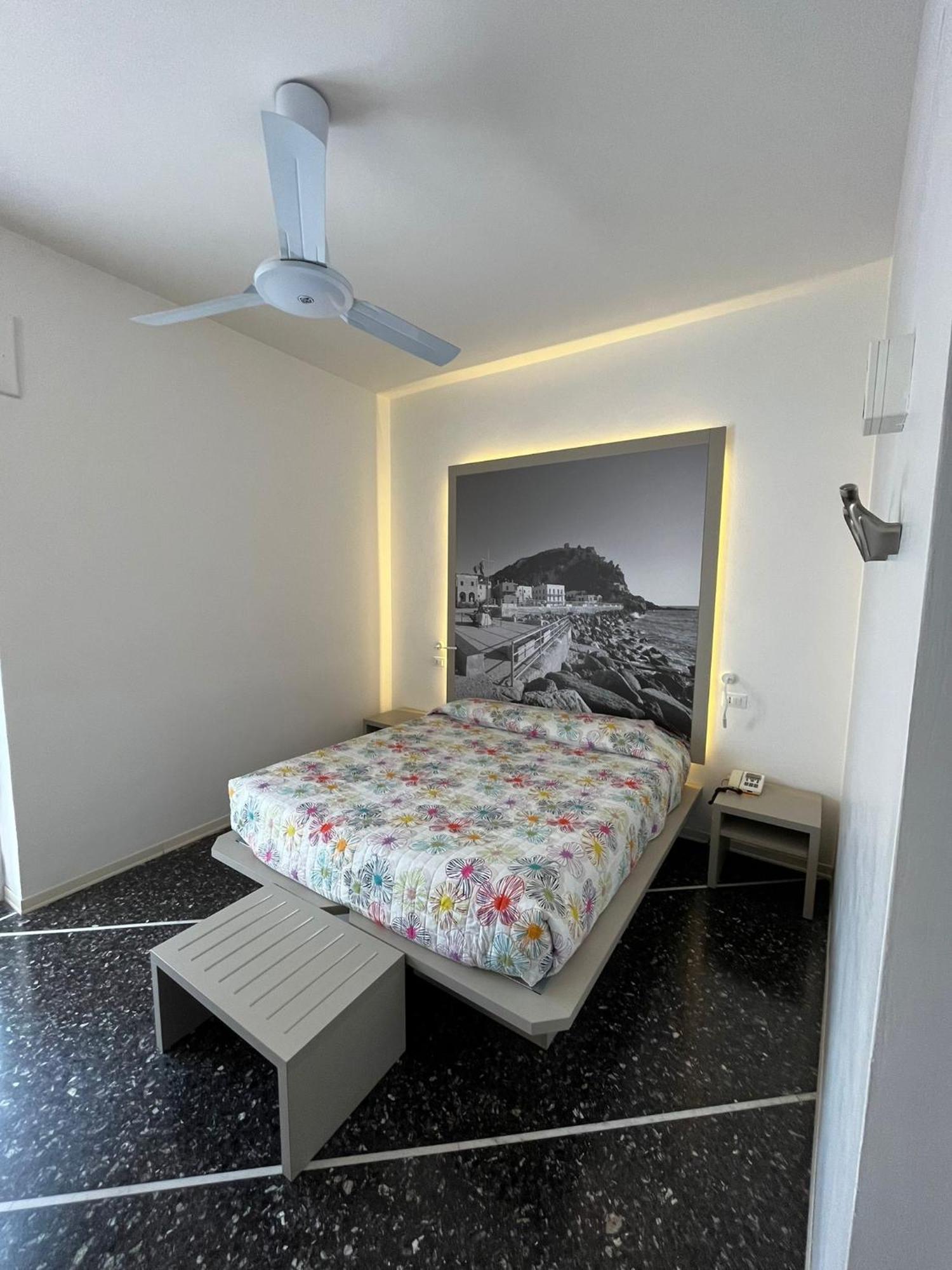 Hotel Al Capo Varigotti Bagian luar foto