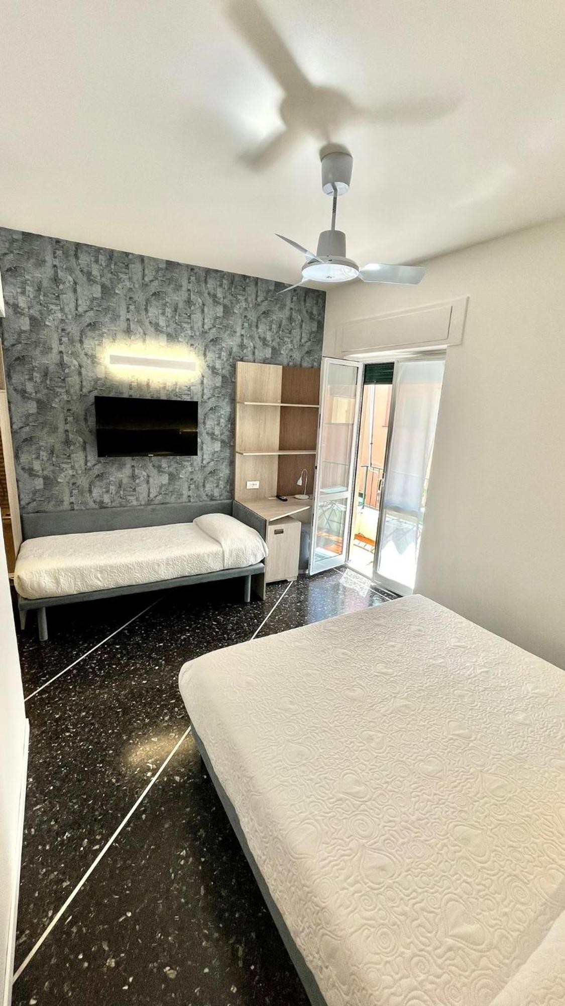 Hotel Al Capo Varigotti Bagian luar foto